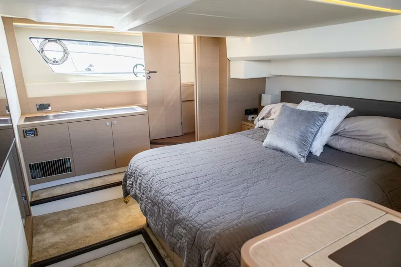 Slide: The Image of Prestige 500 Flybridge 2018 - 17