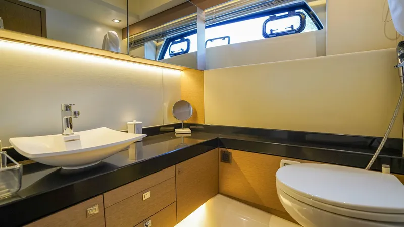 Slide: The Image of Prestige 500 Flybridge 2018 - 20