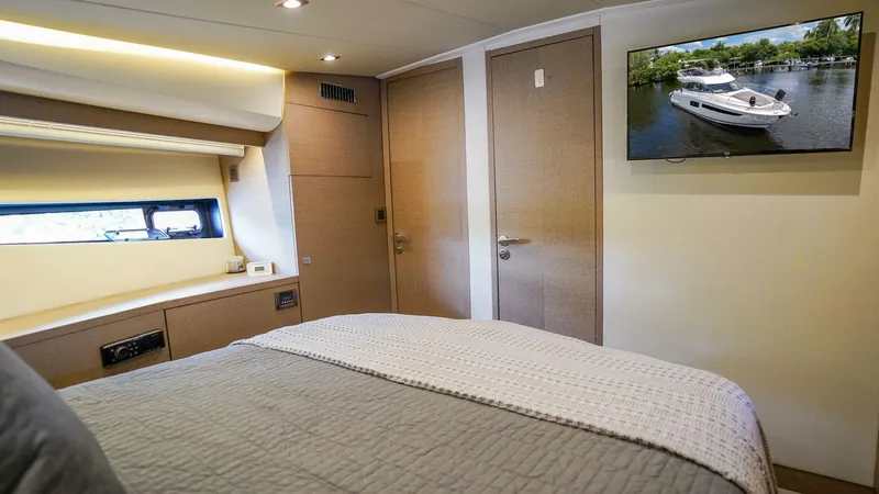 Slide: The Image of Prestige 500 Flybridge 2018 - 23