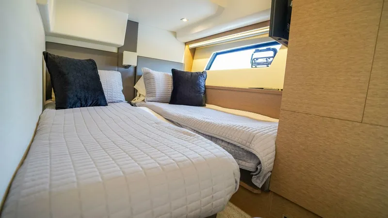 Slide: The Image of Prestige 500 Flybridge 2018 - 24