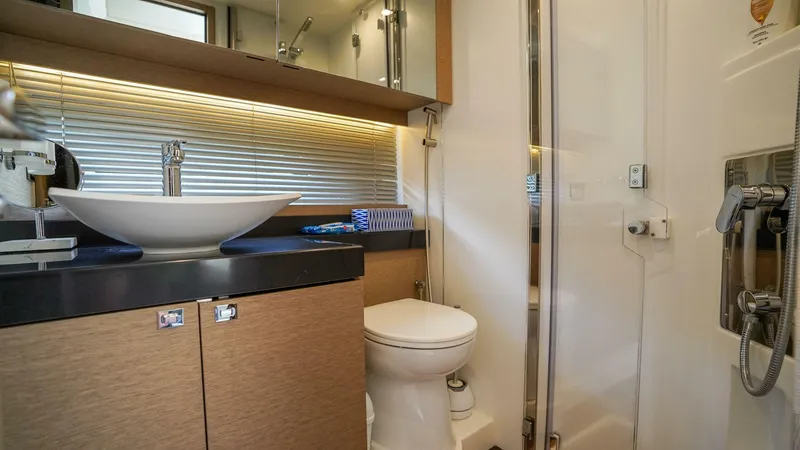 Slide: The Image of Prestige 500 Flybridge 2018 - 25