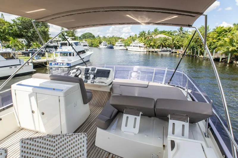 Slide: The Image of Prestige 500 Flybridge 2018 - 28