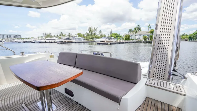Slide: The Image of Prestige 500 Flybridge 2018 - 9
