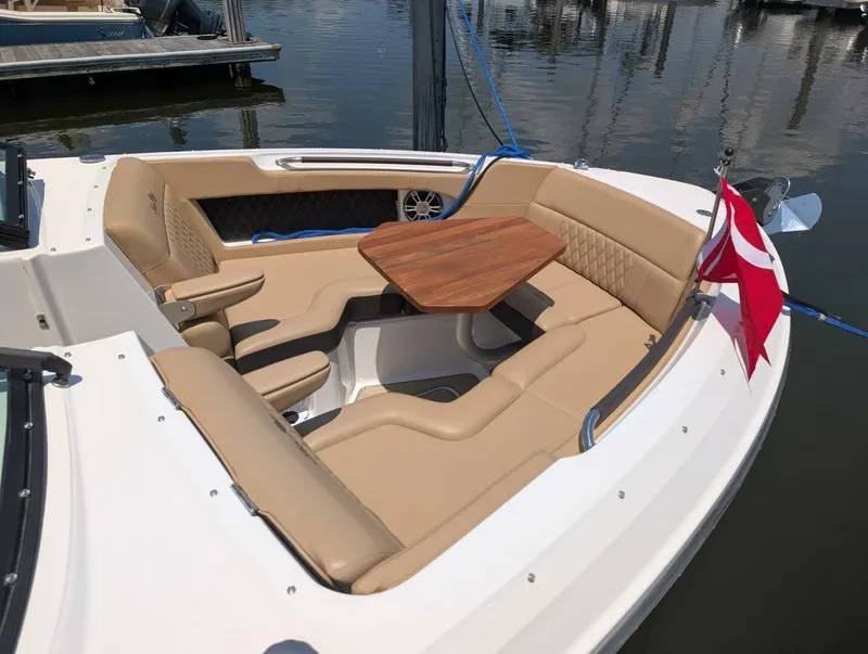 Slide: The Image of Sea Ray 280 SLX 2023 - 10