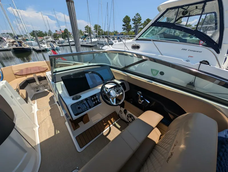 Slide: The Image of Sea Ray 280 SLX 2023 - 12