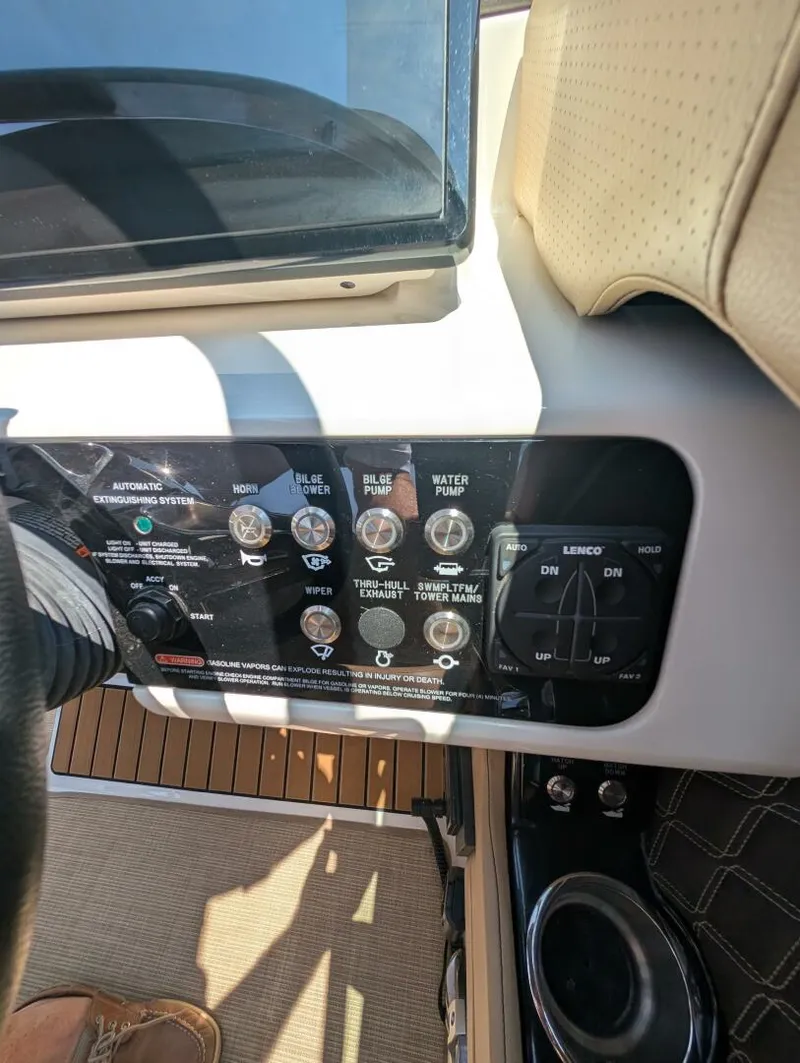 Slide: The Image of Sea Ray 280 SLX 2023 - 14