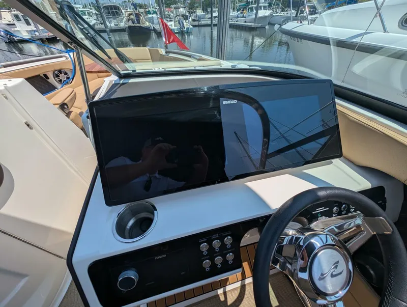 Slide: The Image of Sea Ray 280 SLX 2023 - 16