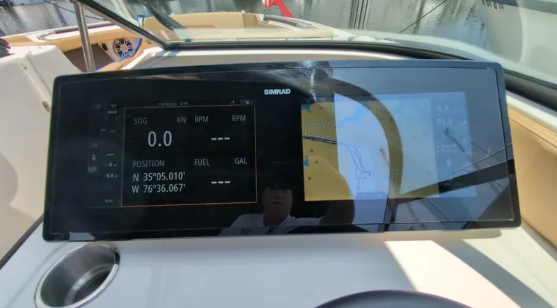 Slide: The Image of Sea Ray 280 SLX 2023 - 17