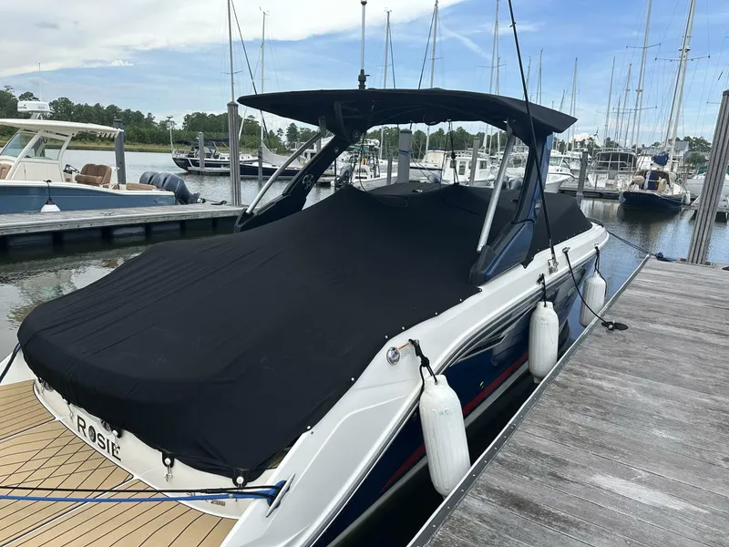 Slide: The Image of Sea Ray 280 SLX 2023 - 2