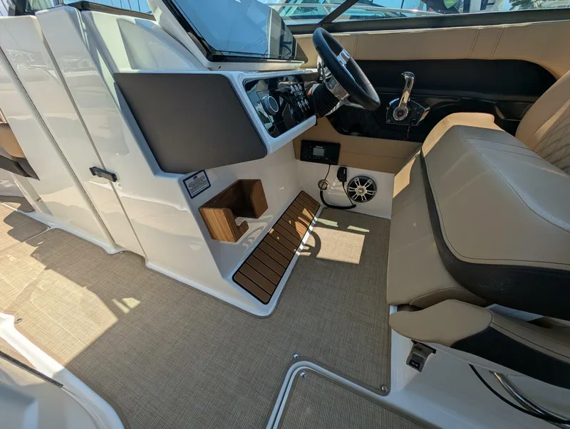 Slide: The Image of Sea Ray 280 SLX 2023 - 22