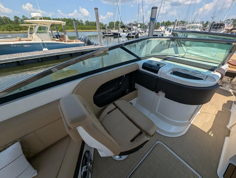 Slide: The Image of Sea Ray 280 SLX 2023 - 25