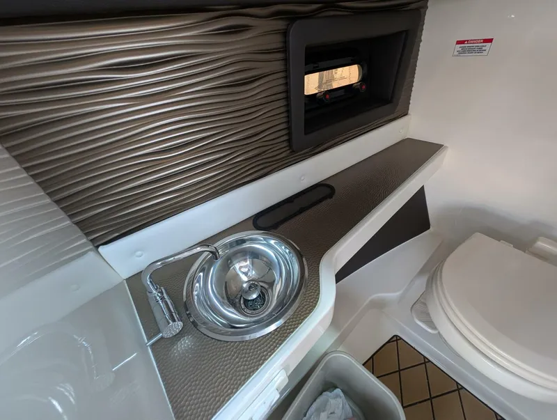 Slide: The Image of Sea Ray 280 SLX 2023 - 27