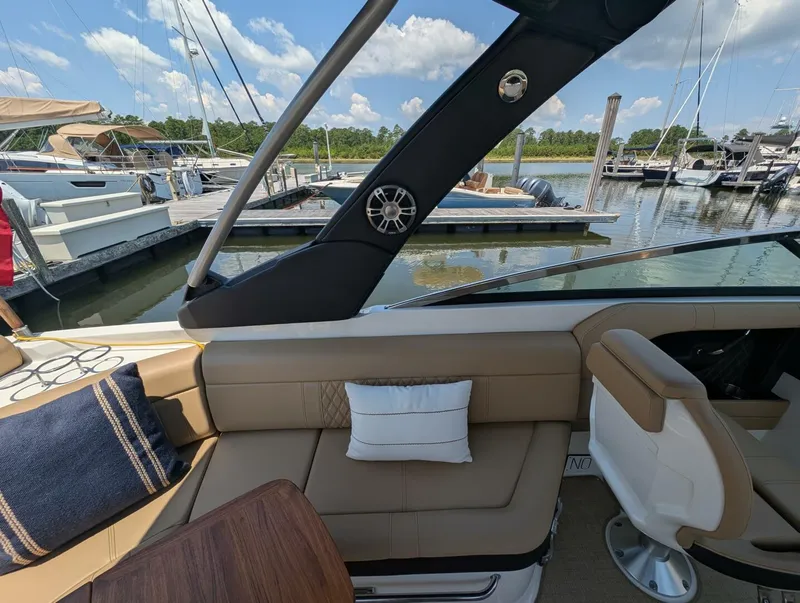 Slide: The Image of Sea Ray 280 SLX 2023 - 30
