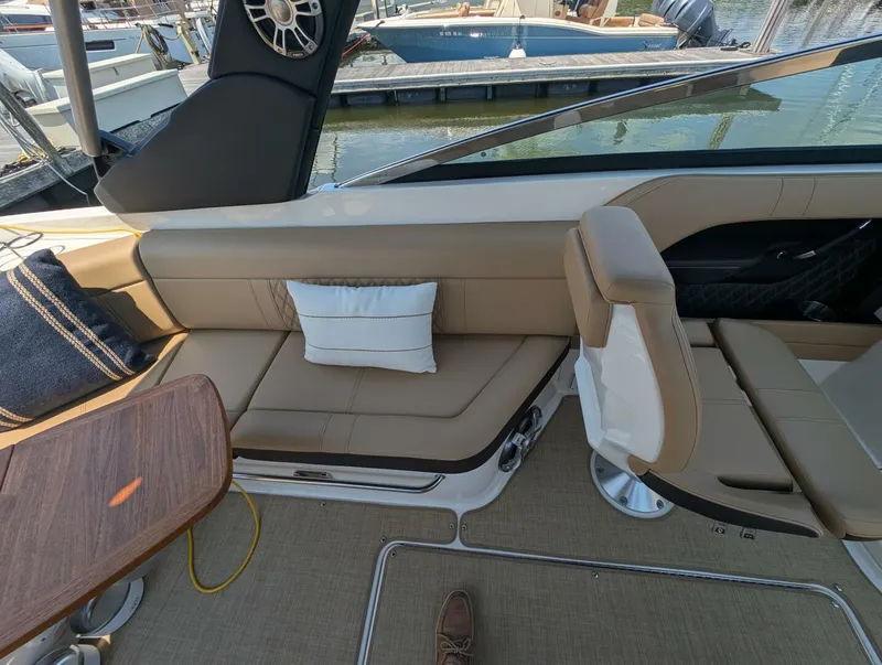 Slide: The Image of Sea Ray 280 SLX 2023 - 33