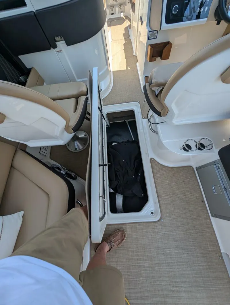 Slide: The Image of Sea Ray 280 SLX 2023 - 34