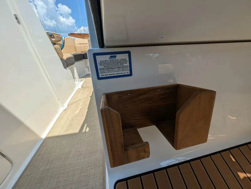 Slide: The Image of Sea Ray 280 SLX 2023 - 35