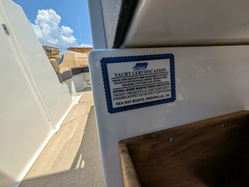 Slide: The Image of Sea Ray 280 SLX 2023 - 36