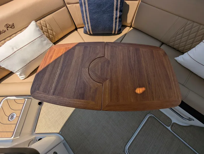 Slide: The Image of Sea Ray 280 SLX 2023 - 42