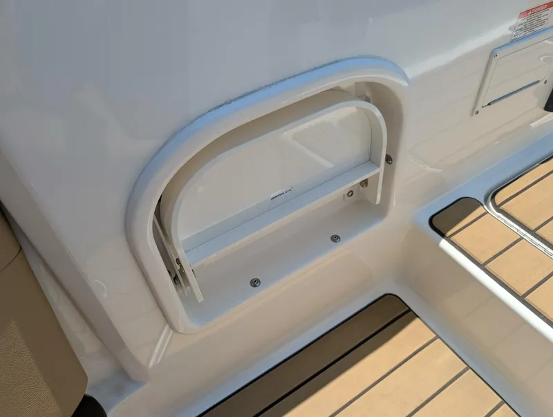 Slide: The Image of Sea Ray 280 SLX 2023 - 45