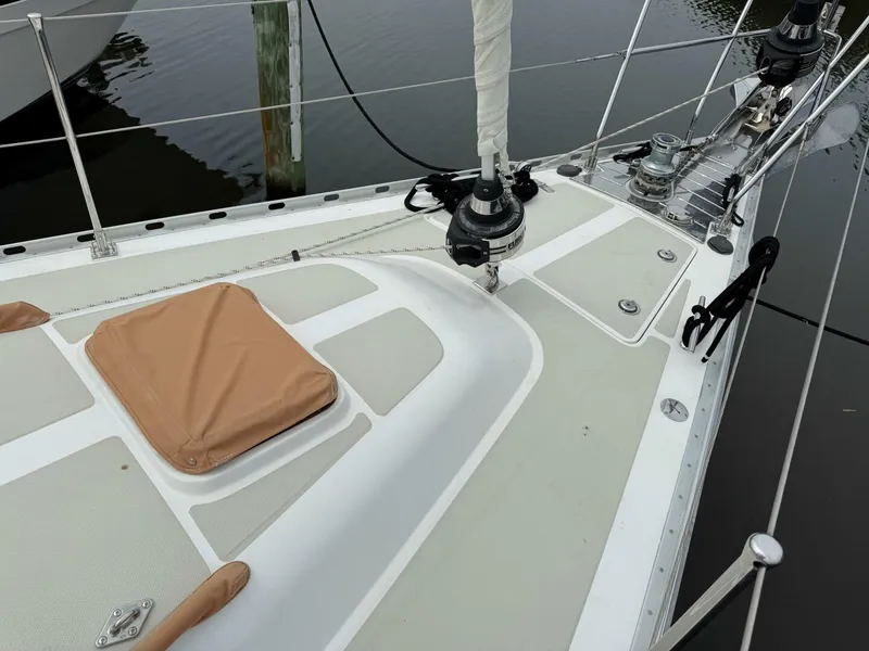 Slide: The Image of Hylas 46 Center Cockpit 2008 - 10