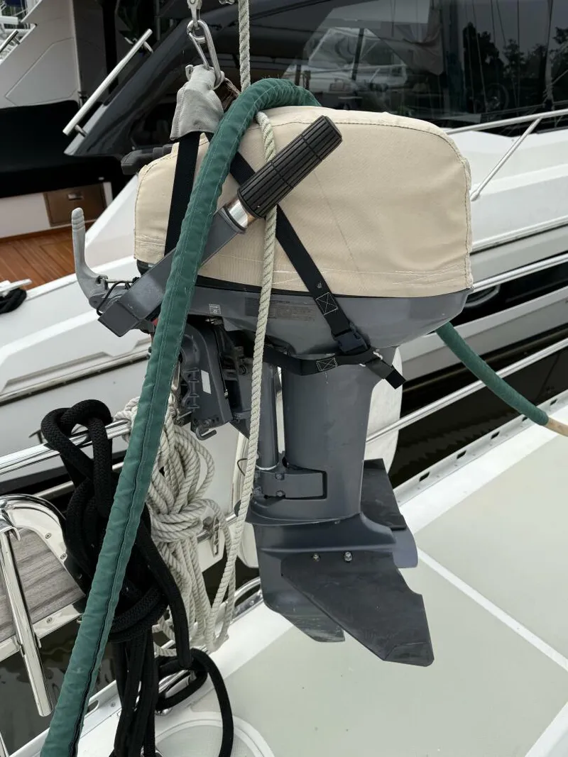 Slide: The Image of Hylas 46 Center Cockpit 2008 - 16
