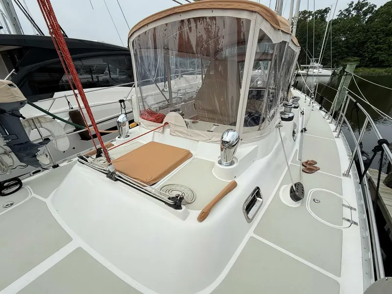 Slide: The Image of Hylas 46 Center Cockpit 2008 - 18
