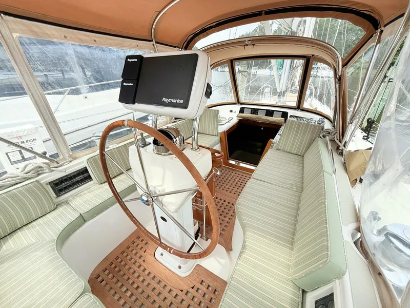 Slide: The Image of Hylas 46 Center Cockpit 2008 - 19