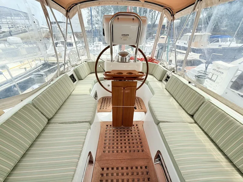 Slide: The Image of Hylas 46 Center Cockpit 2008 - 20