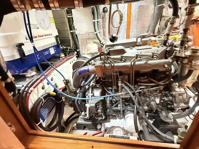Slide: The Image of Hylas 46 Center Cockpit 2008 - 40
