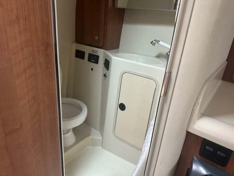 Slide: The Image of Cruisers Yachts 300 CXi 2009 - 18