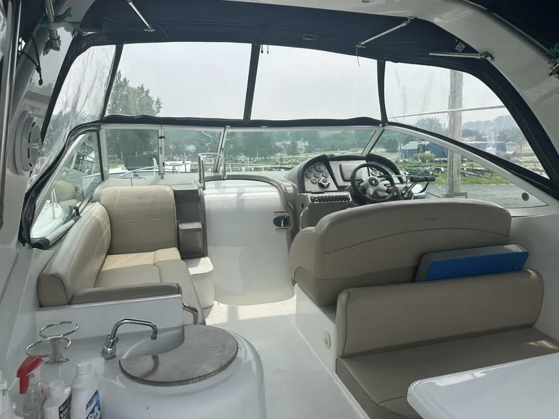 Slide: The Image of Cruisers Yachts 300 CXi 2009 - 3