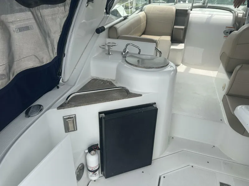 Slide: The Image of Cruisers Yachts 300 CXi 2009 - 4