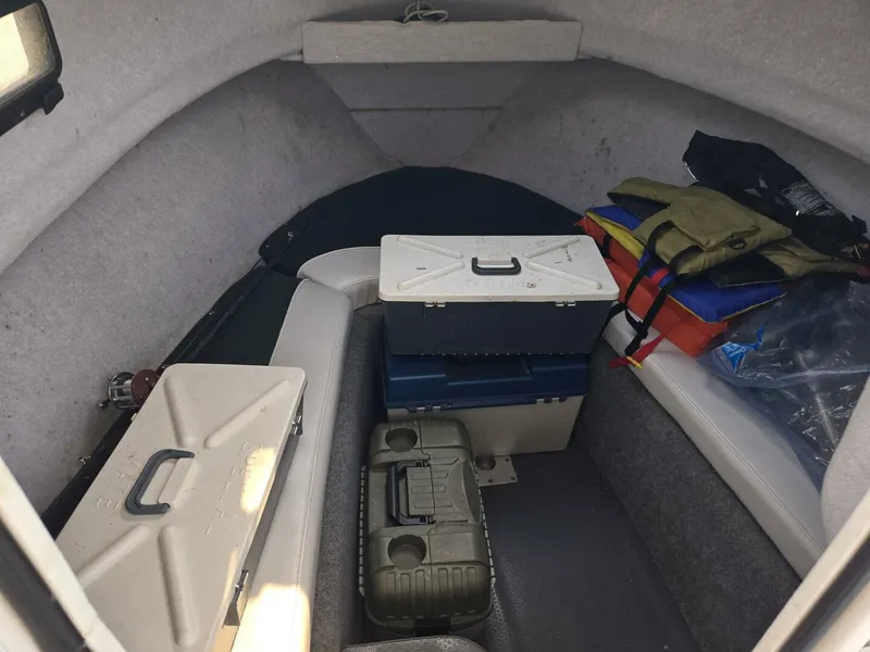 Slide: The Image of Bayliner 2004 - 10