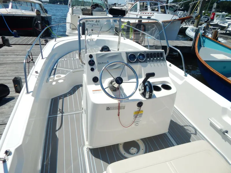 Slide: The Image of Boston Whaler 190 Montauk 2020 - 10