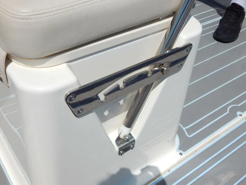 Slide: The Image of Boston Whaler 190 Montauk 2020 - 11