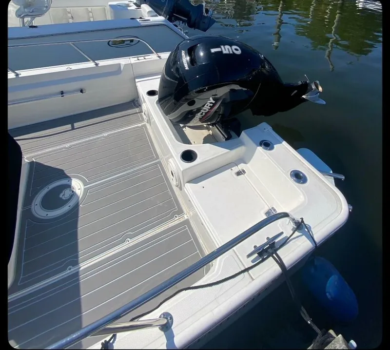 Slide: The Image of Boston Whaler 190 Montauk 2020 - 12