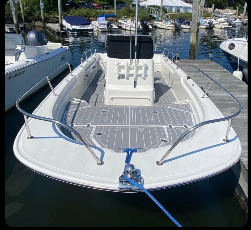 Slide: The Image of Boston Whaler 190 Montauk 2020 - 2