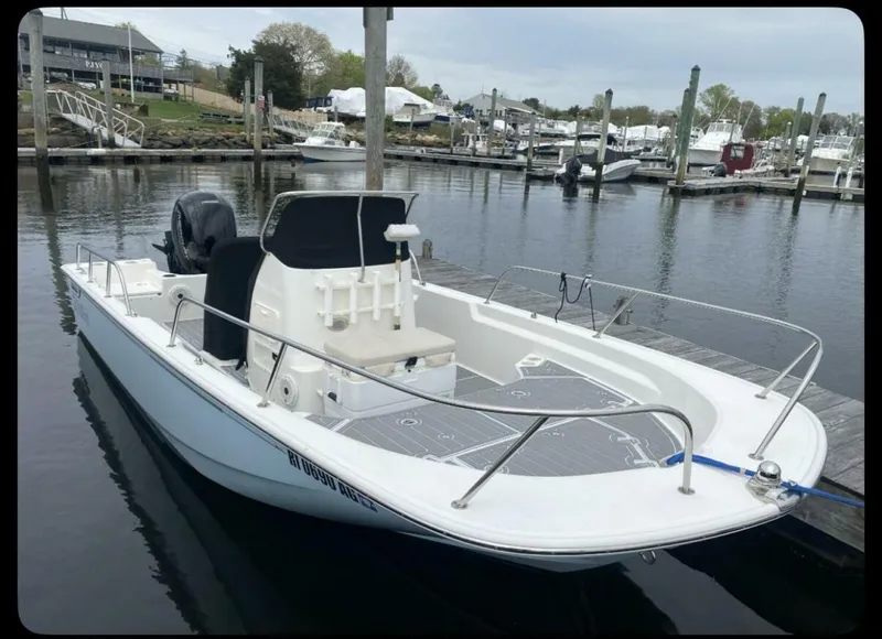 Slide: The Image of Boston Whaler 190 Montauk 2020 - 3
