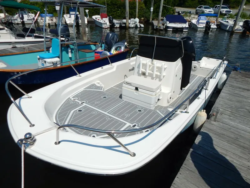 Slide: The Image of Boston Whaler 190 Montauk 2020 - 4