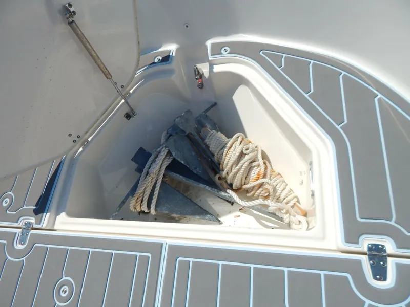 Slide: The Image of Boston Whaler 190 Montauk 2020 - 6