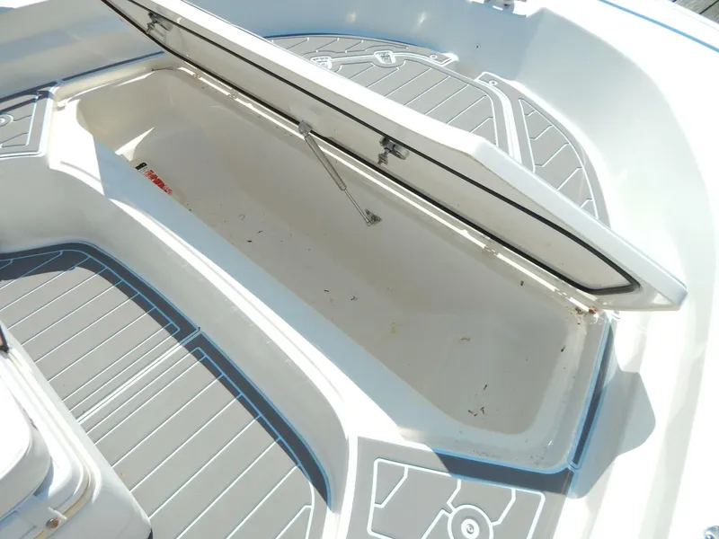 Slide: The Image of Boston Whaler 190 Montauk 2020 - 7