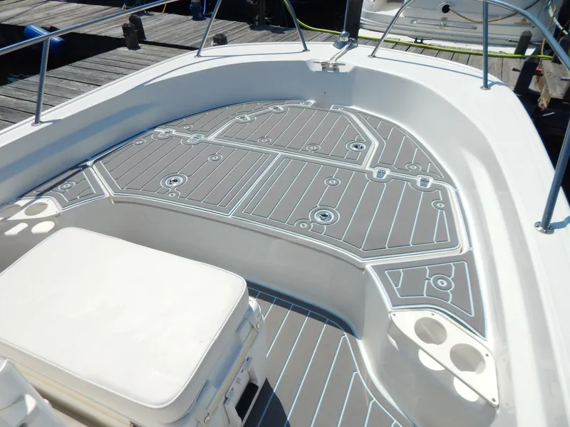 Slide: The Image of Boston Whaler 190 Montauk 2020 - 8