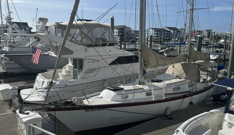 The Image of Pearson 365 Ketch 1977 - 0