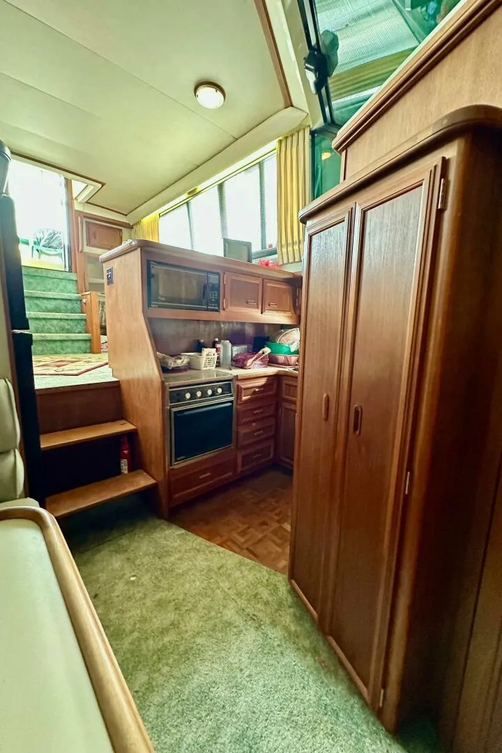 Slide: The Image of Carver Yachts 3807 Aft Cabin 1991 - 27