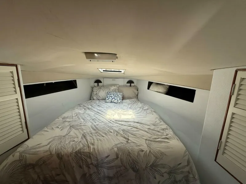 Slide: The Image of Ocean 35 Flybridge 1988 - 17
