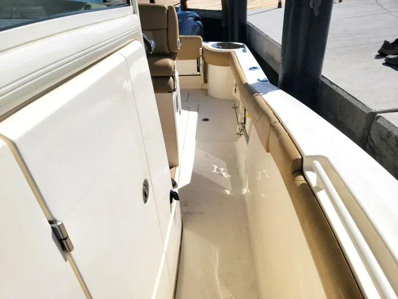 Slide: The Image of Scout 275 LXF 2018 - 15