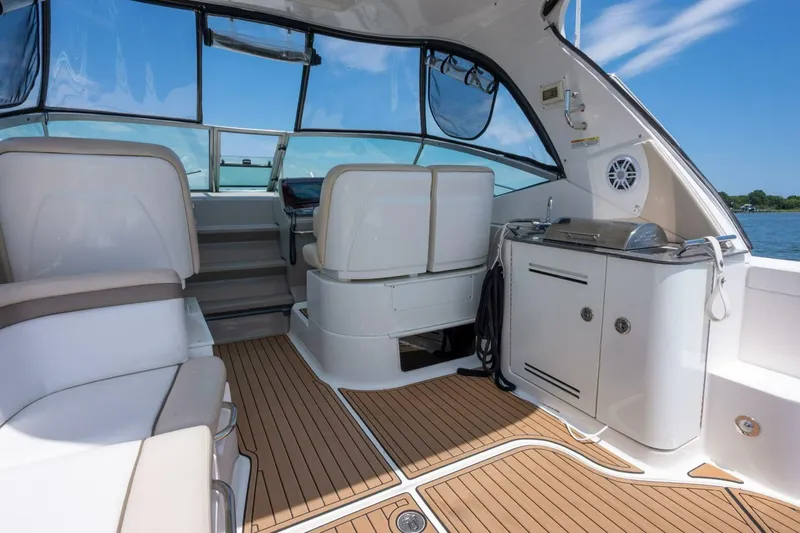 Slide: The Image of Sea Ray 370 Sundancer 2013 - 11