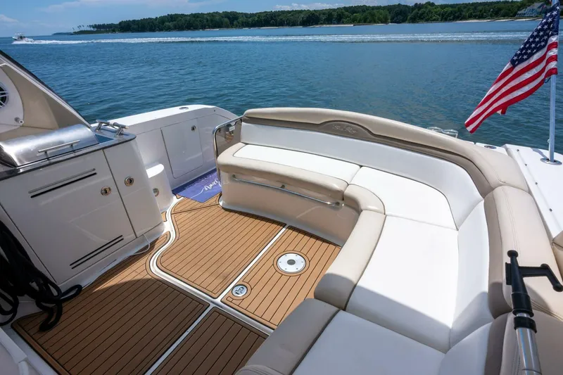 Slide: The Image of Sea Ray 370 Sundancer 2013 - 13