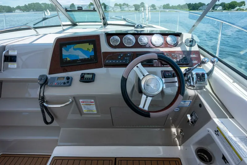 Slide: The Image of Sea Ray 370 Sundancer 2013 - 25