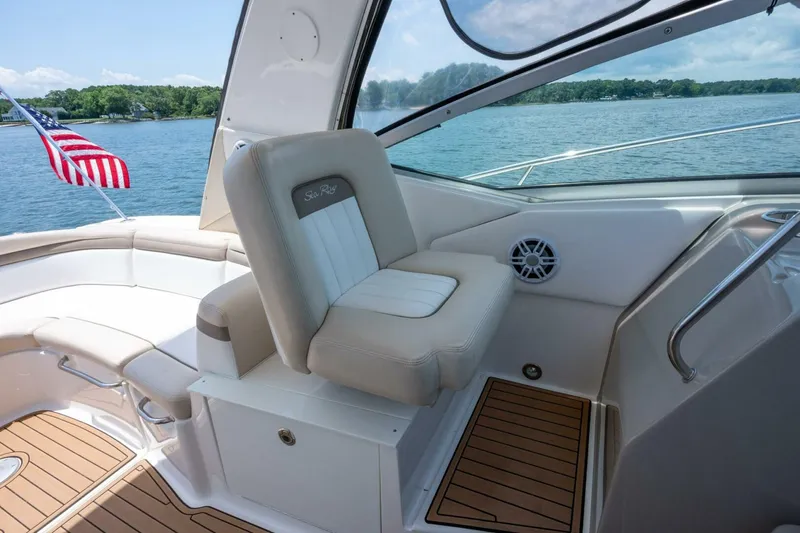 Slide: The Image of Sea Ray 370 Sundancer 2013 - 27